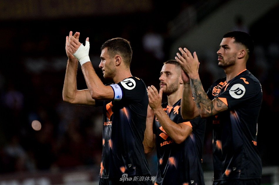 球队打出配 球队打出配