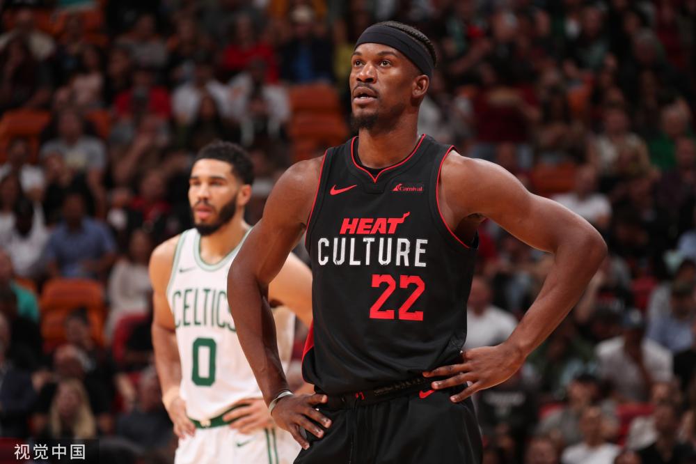 在球场边见 在球场边见