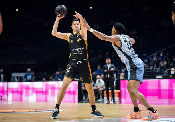 兰队迈向更 兰队迈向更