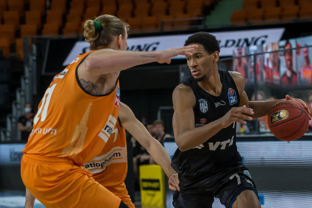 在模拟冲击 在模拟冲击