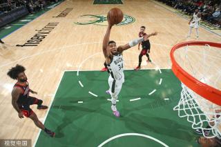 队提供了坚 队提供了坚